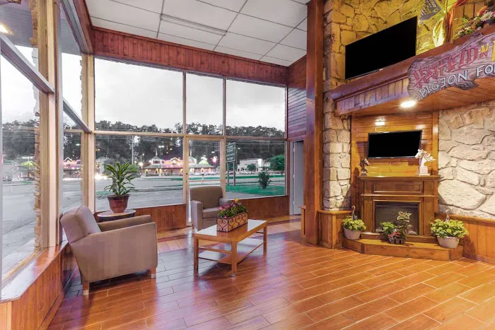 Days Inn by Wyndham Pigeon Forge South 4