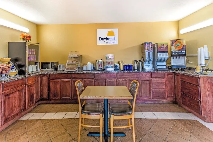 Days Inn by Wyndham Pigeon Forge South 4