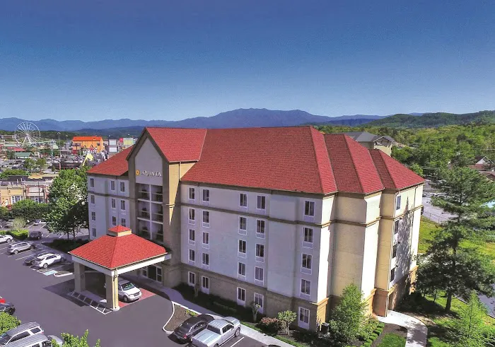 La Quinta Inn & Suites by Wyndham Pigeon Forge 4