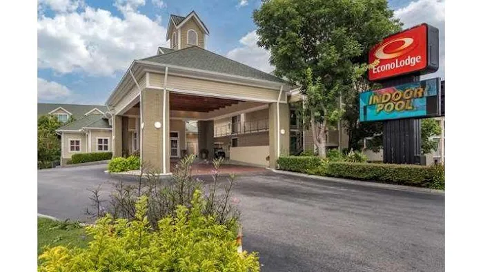 Econo Lodge Pigeon Forge Riverside 4