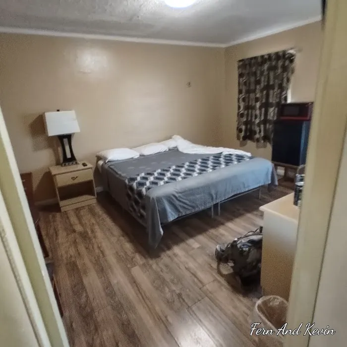 Budget Inn 4