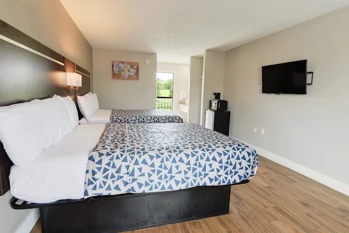 Econo Lodge Sevierville-Pigeon Forge on the River 4