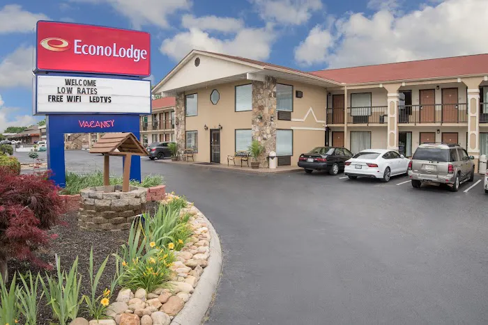 Econo Lodge Sevierville-Pigeon Forge on the River 4