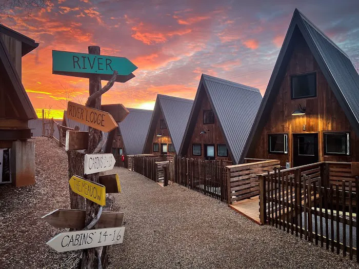 Wrong Way River Lodge & Cabins 4