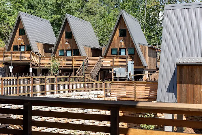 Wrong Way River Lodge & Cabins 4