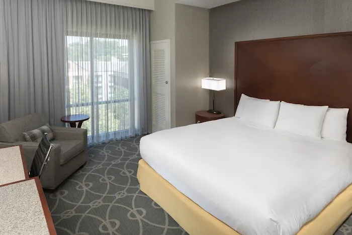 DoubleTree by Hilton Hotel Asheville - Biltmore 4