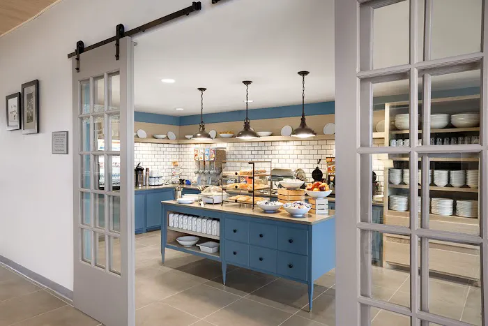 Country Inn & Suites by Radisson Asheville River Arts District 4