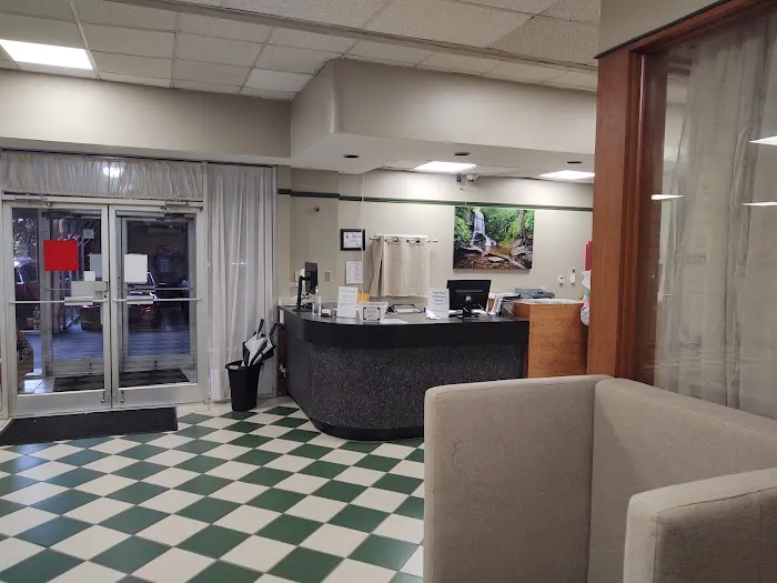 Downtown Inn & Suites 4