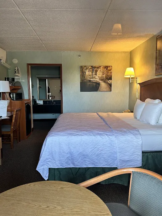 Downtown Inn & Suites 4