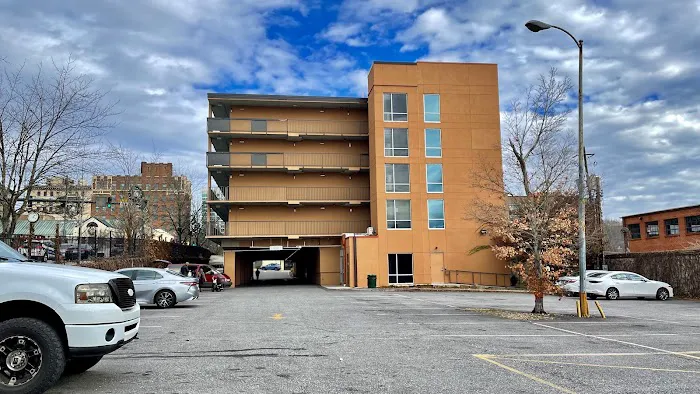 Downtown Inn & Suites 4