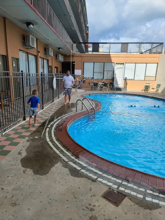 Downtown Inn & Suites 4