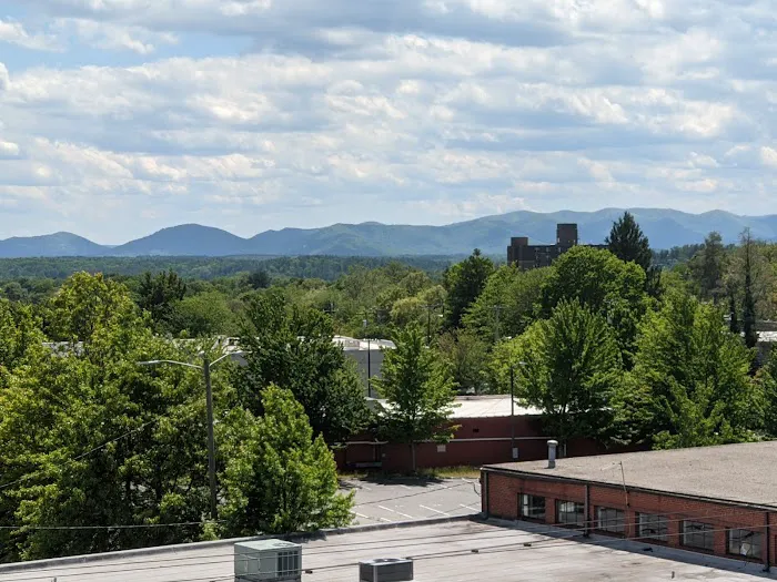 Downtown Inn & Suites 4