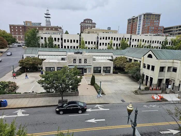 Downtown Inn & Suites 4