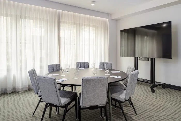 The Flat Iron Hotel 5