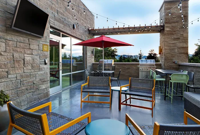 Home2 Suites by Hilton Asheville Airport 5