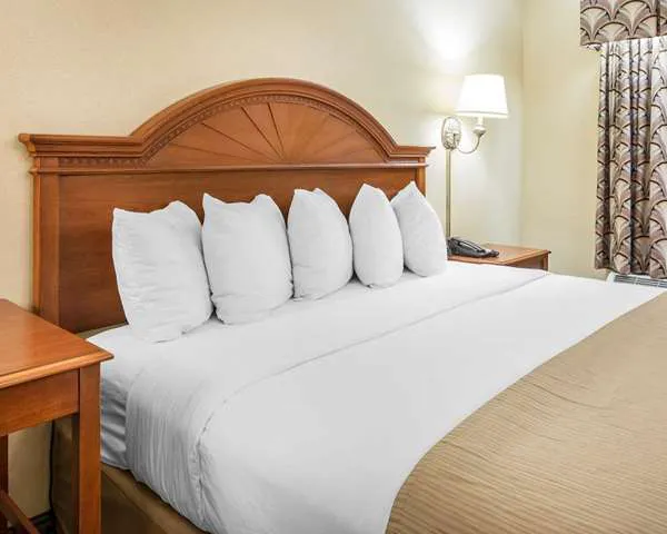 Quality Inn 4