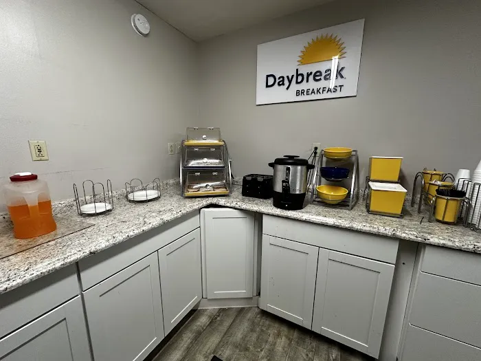 Days Inn by Wyndham Thomson 4