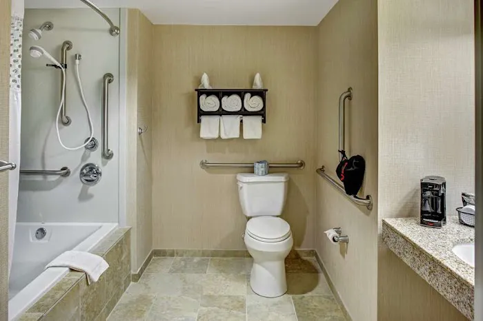 Hampton Inn Thomson 4