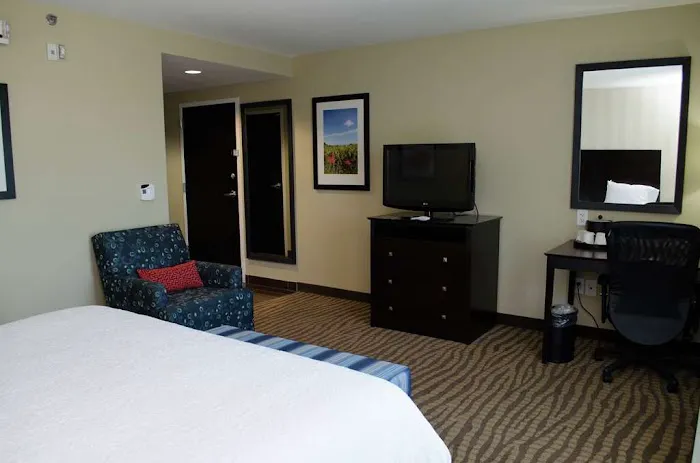 Hampton Inn Thomson 4