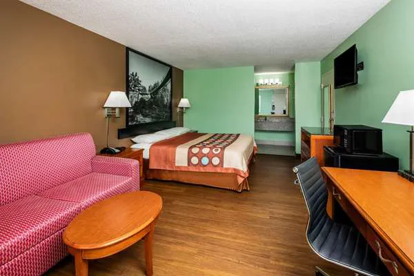 Super 8 by Wyndham Gaffney 4