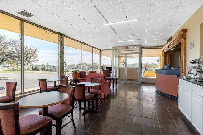 Econo Lodge 4
