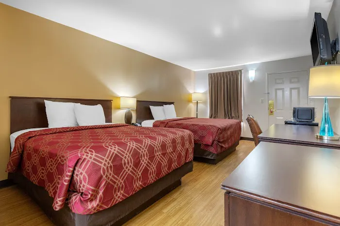 Econo Lodge 4