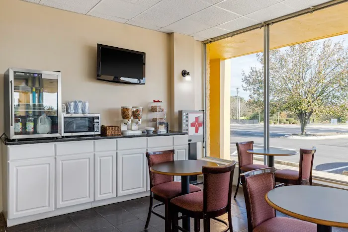 Econo Lodge 4