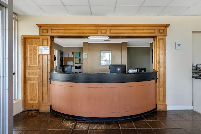 Econo Lodge 4