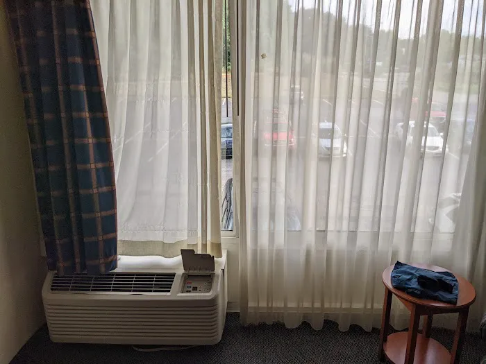 Armstrong Inn & Suites 4