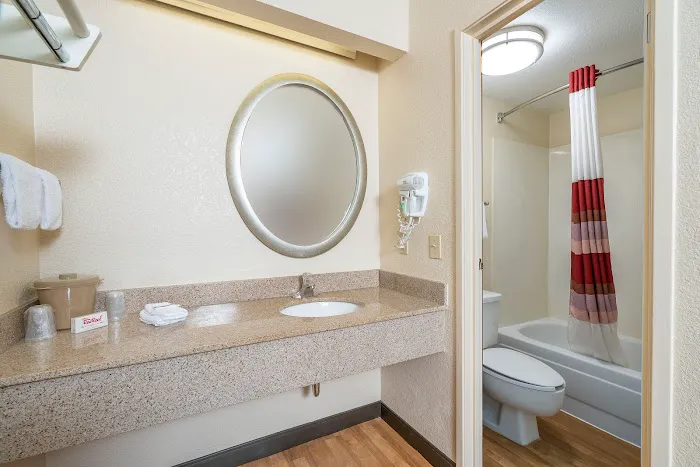 Red Roof Inn Greenville 4
