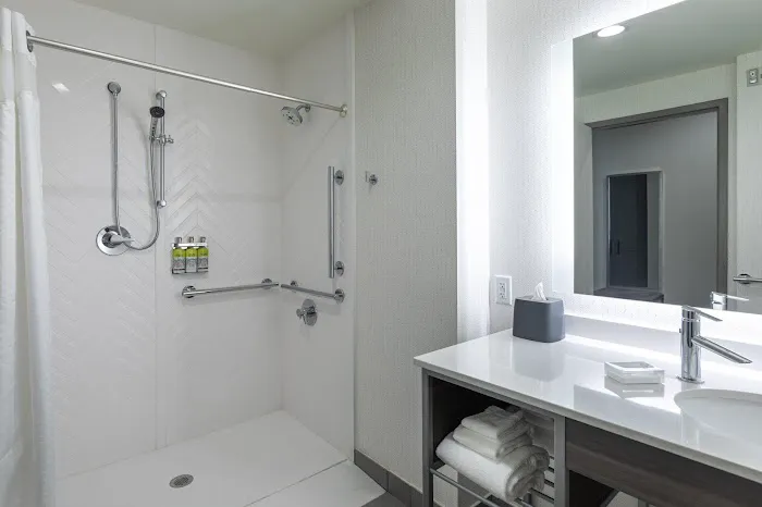 Holiday Inn Greenville - Woodruff Road by IHG 4