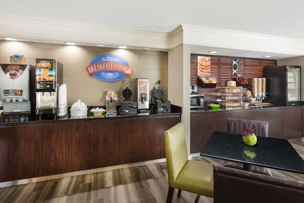 Baymont by Wyndham Greenville Woodruff Rd 4
