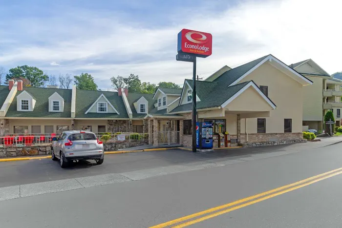 Econo Lodge Inn & Suites Gatlinburg at the Convention Center 4