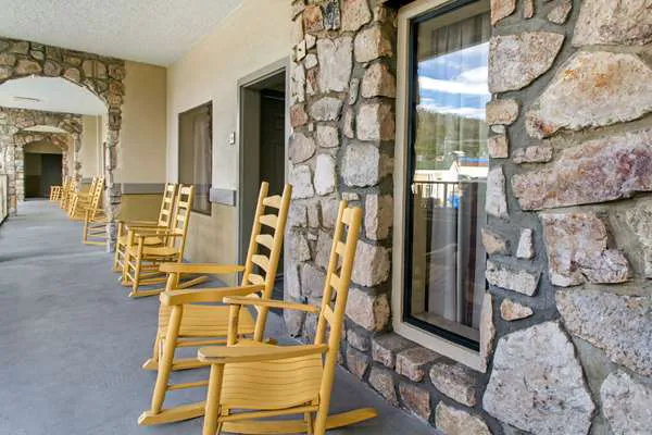 Econo Lodge Inn & Suites Gatlinburg at the Convention Center 4