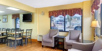 Econo Lodge Inn & Suites Gatlinburg at the Convention Center