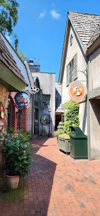 Gatlinburg Town Square. 4