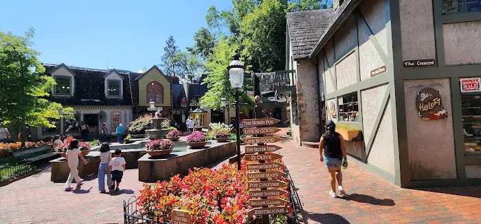 Gatlinburg Town Square. 4