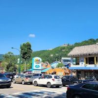 Gatlinburg Town Square. ico