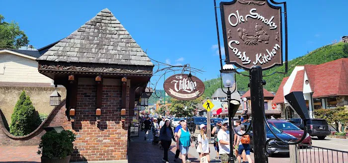 Gatlinburg Town Square. 4