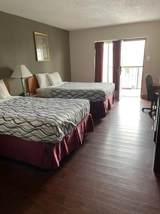 Bear Mount Inn & Suites 4