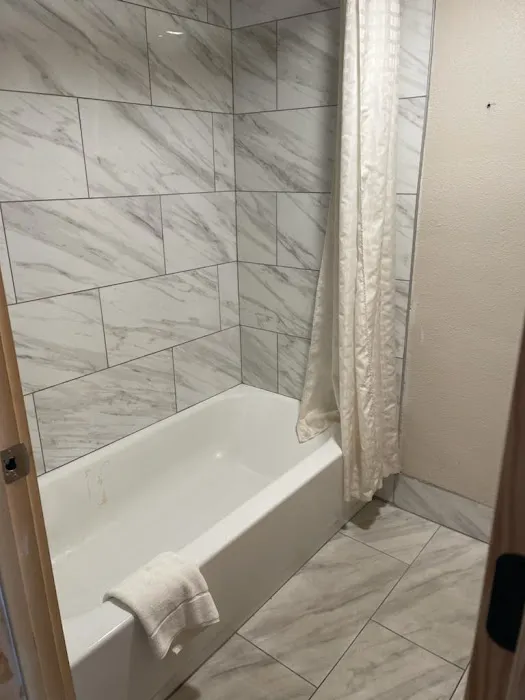 Bear Mount Inn & Suites 4