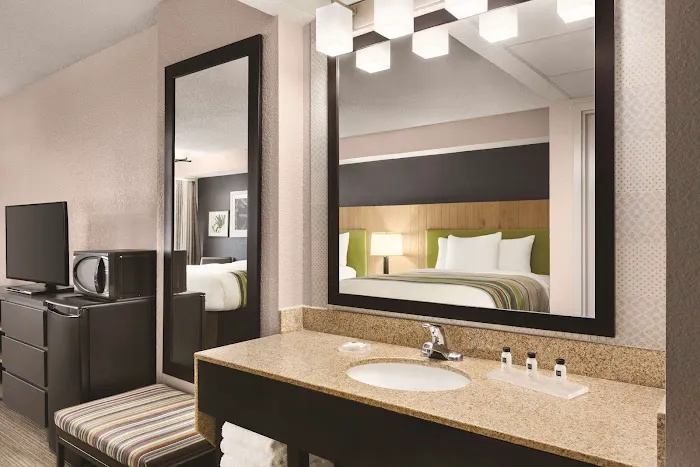 Country Inn & Suites by Radisson, Pigeon Forge South, TN 4