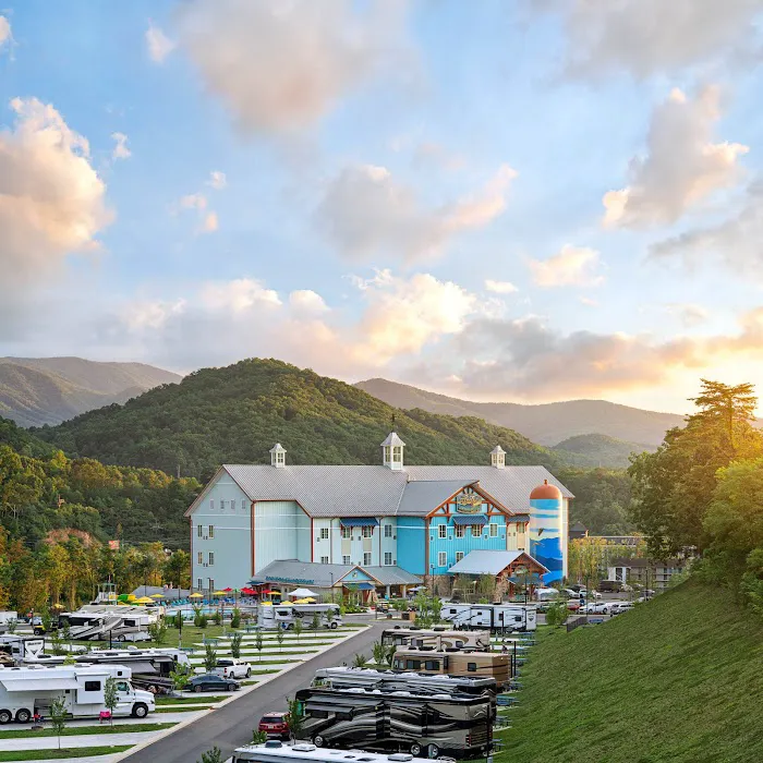 Camp Margaritaville RV Resort & Lodge - Pigeon Forge 4