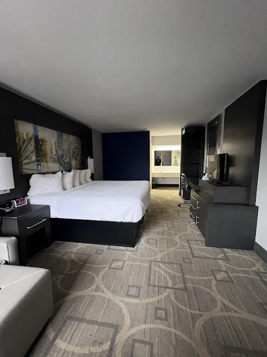 Days Inn by Wyndham Asheville Downtown North 4