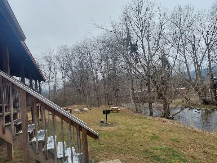 Country Life Cramers Creekside Cabin 4
