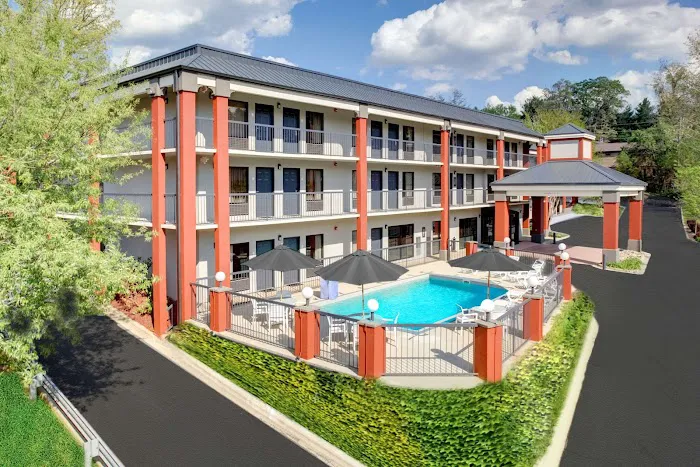 Clarion Inn Biltmore Village 4