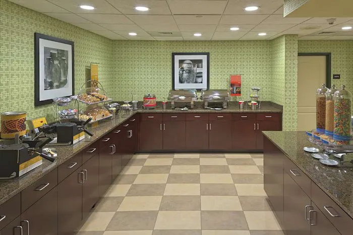 Hampton Inn & Suites Asheville Airport 4