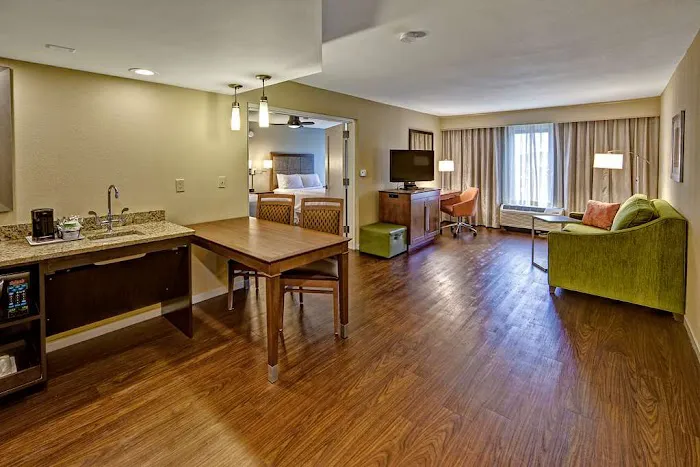Hampton Inn & Suites Asheville Airport 4