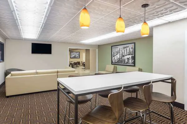 Super 8 by Wyndham Asheville Airport 4