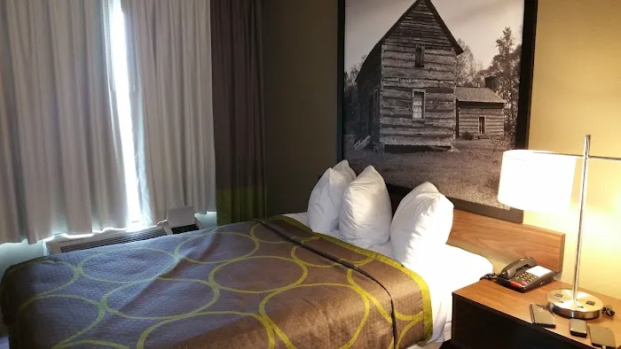 Super 8 by Wyndham Asheville Airport 4